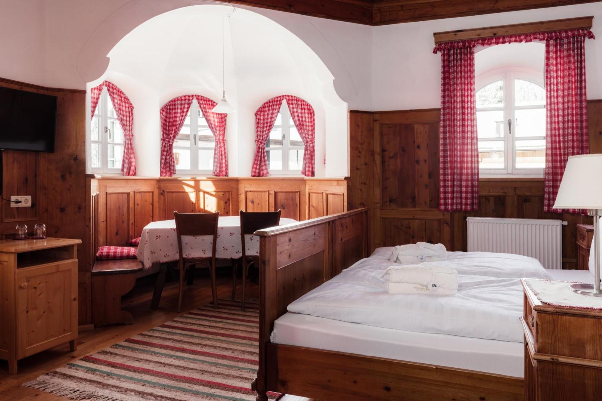 Hotel Dolomitenhof & Chalet Alte Post Sexten Eksteriør bilde