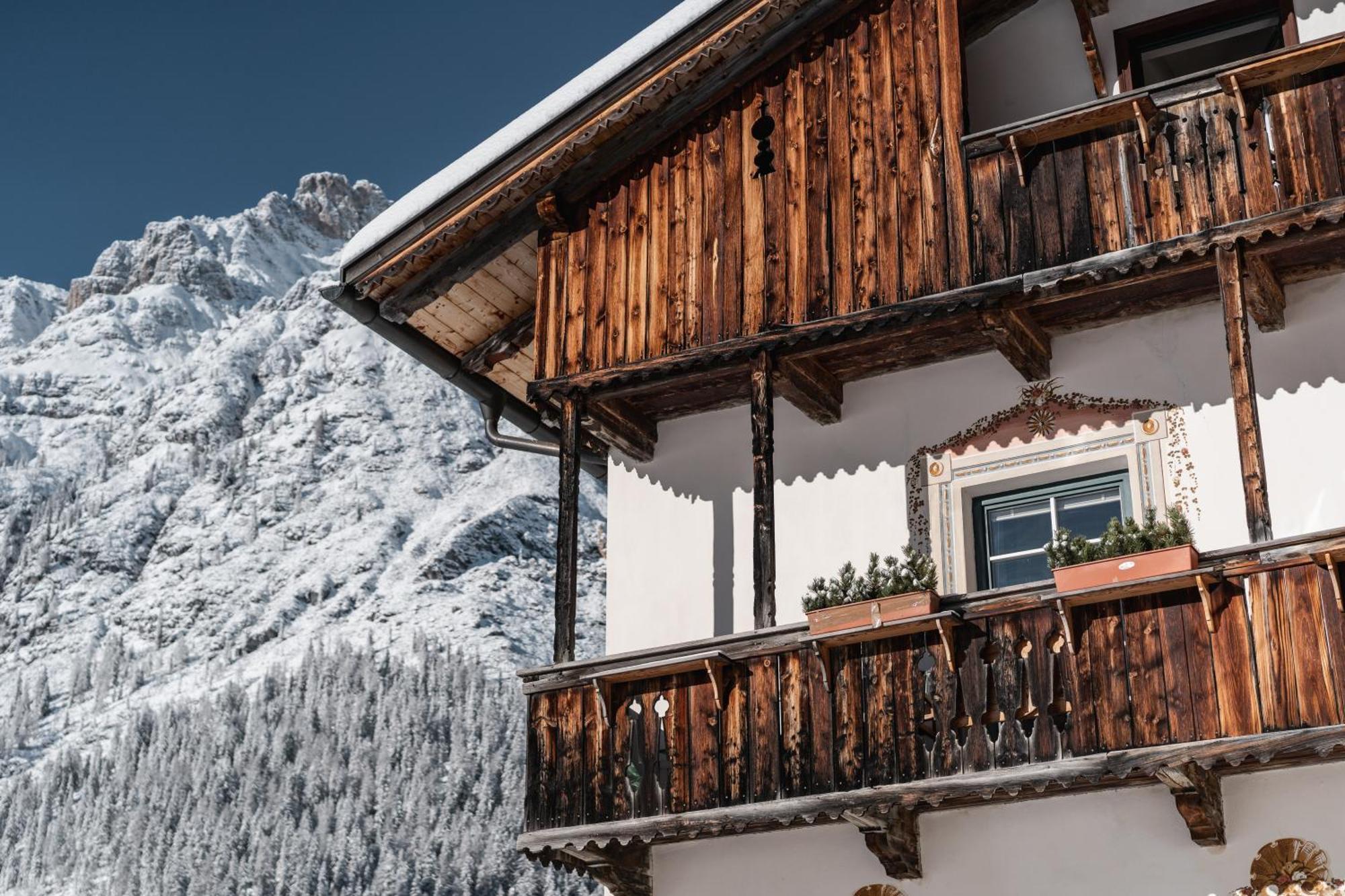 Hotel Dolomitenhof & Chalet Alte Post Sexten Eksteriør bilde